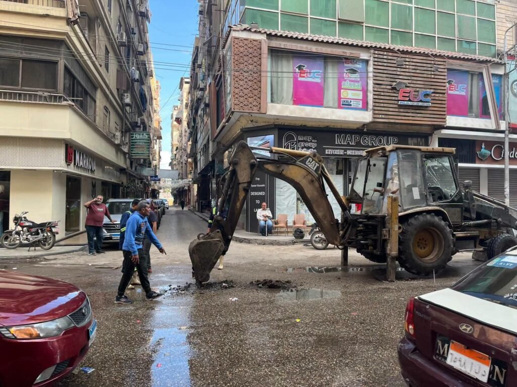 FB_IMG_1792656064908-1024x768 محافظ الدقهلية يتابع أعمال إصلاح تسريب بخط مياه بشارع الجمهورية ويشدد على سرعة الانتهاء منها لضمان انتظام الحركة المرورية