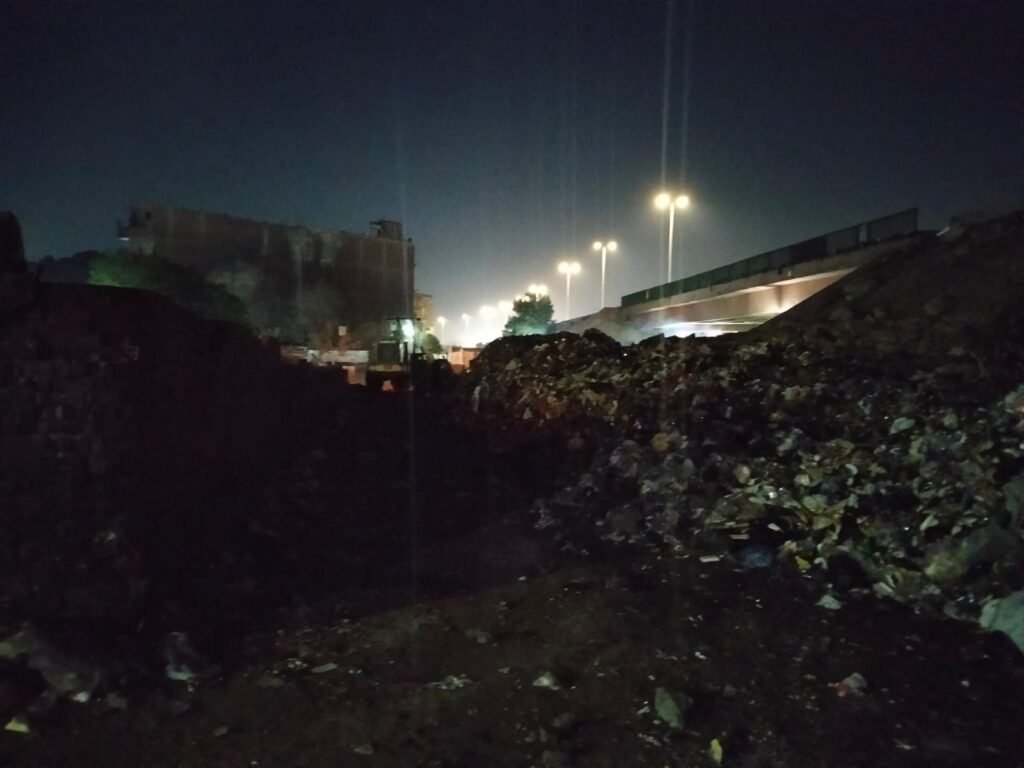 IMG-20261007-WA0008-1024x768 رفع ٢٠٠٠طن مخلفات الرتش بجوار حرم الدائري صفط اللبن حي بولاق الدكرور.