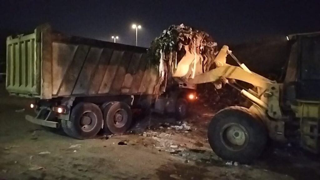 IMG-20261007-WA0013-1024x576 رفع ٢٠٠٠طن مخلفات الرتش بجوار حرم الدائري صفط اللبن حي بولاق الدكرور.