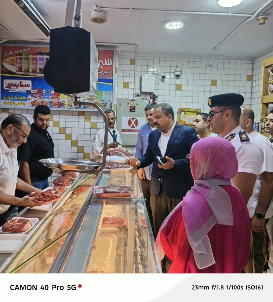 IMG-20261007-WA0075-927x1024 ضبط وإعدام لحوم ومواد غذائية غير صالحة للاستهلاك بالعجوزة