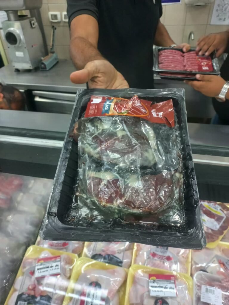 IMG-20261007-WA0081-768x1024 ضبط وإعدام لحوم ومواد غذائية غير صالحة للاستهلاك بالعجوزة