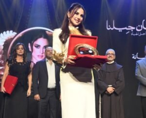 IMG-20261008-WA0042-300x243 درة تحصد جائزة مهرجان «جيلنا» تقديرًا لمسيرتها وأعمالها الفنية