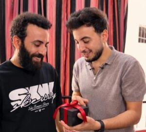 IMG-20261009-WA0146-300x271 الحسن عادل يواصل مفاجآت ألبومه الجديد بموقف إنساني مع المصور مدحت عدلي