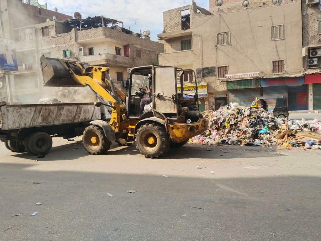 IMG-20261014-WA0024-1024x768 حملات مكثفة لرفع كفاءة النظافة بشارع عثمان محرم بنطاق حي الطالبية والعمرانية
