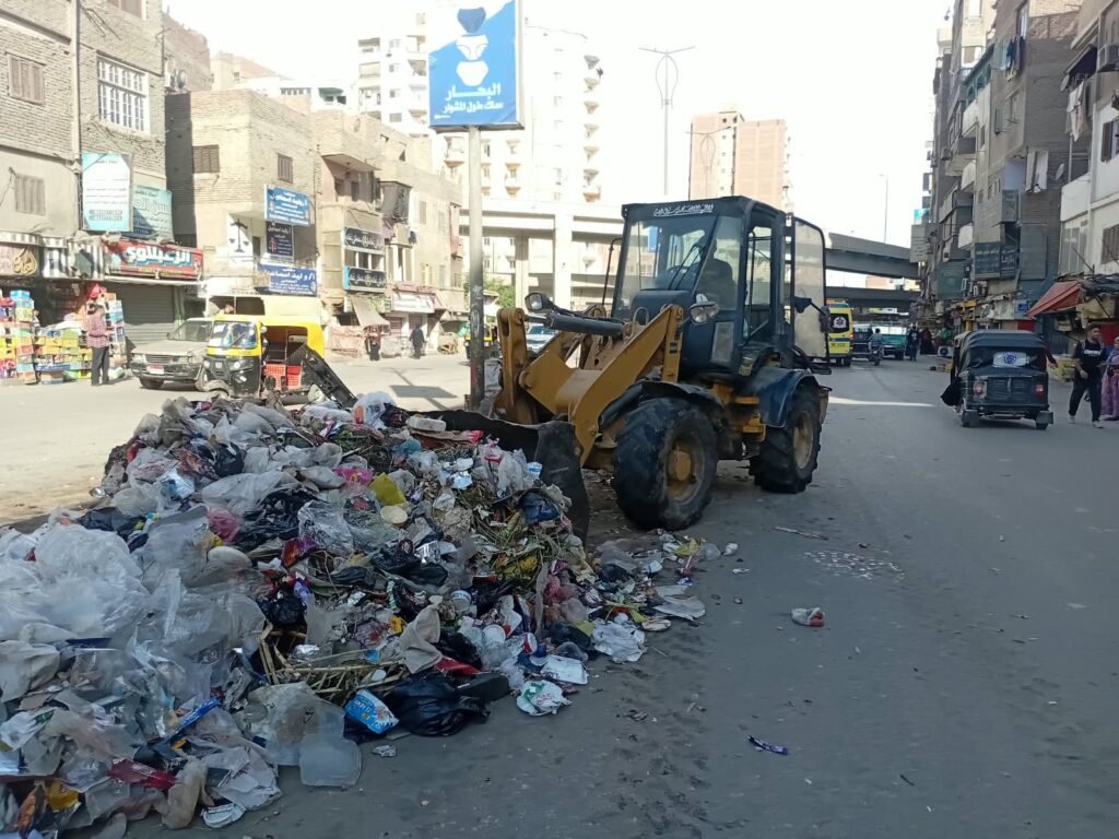 IMG-20261014-WA0026-1024x768 حملات مكثفة لرفع كفاءة النظافة بشارع عثمان محرم بنطاق حي الطالبية والعمرانية