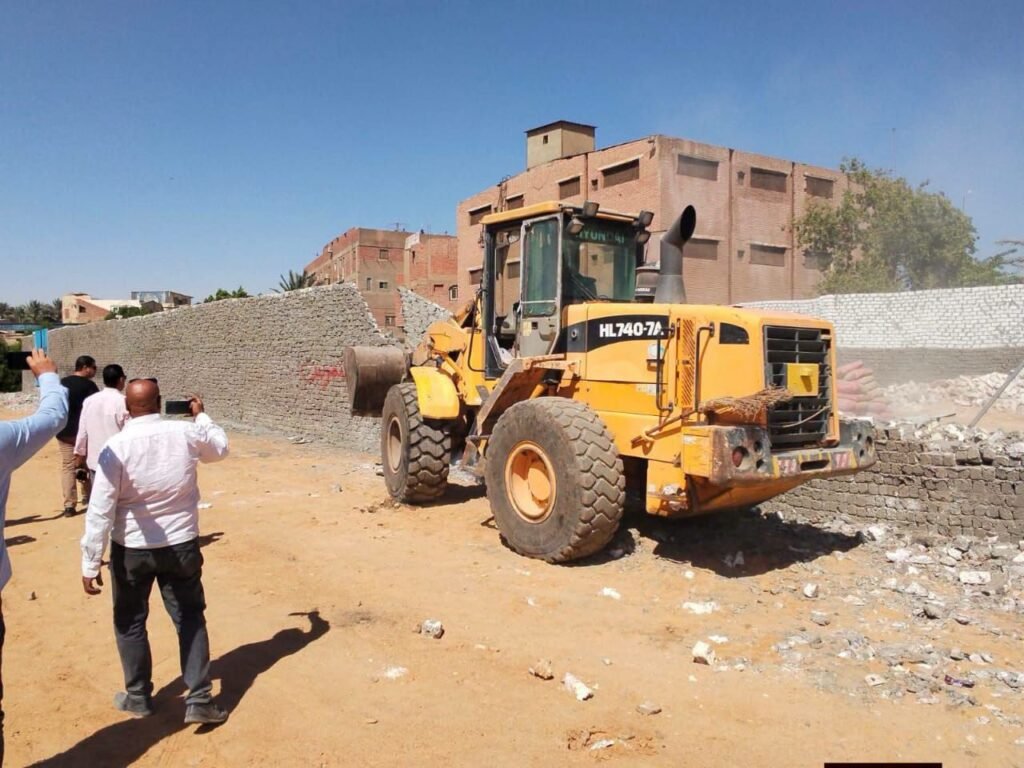 IMG-20261014-WA0093-1024x768 إشغالات أبو النمرس تزيل سورًا مخالفًا بطريق المريوطية على مساحة 1000 متر تمهيدًا لإقامة جمالون