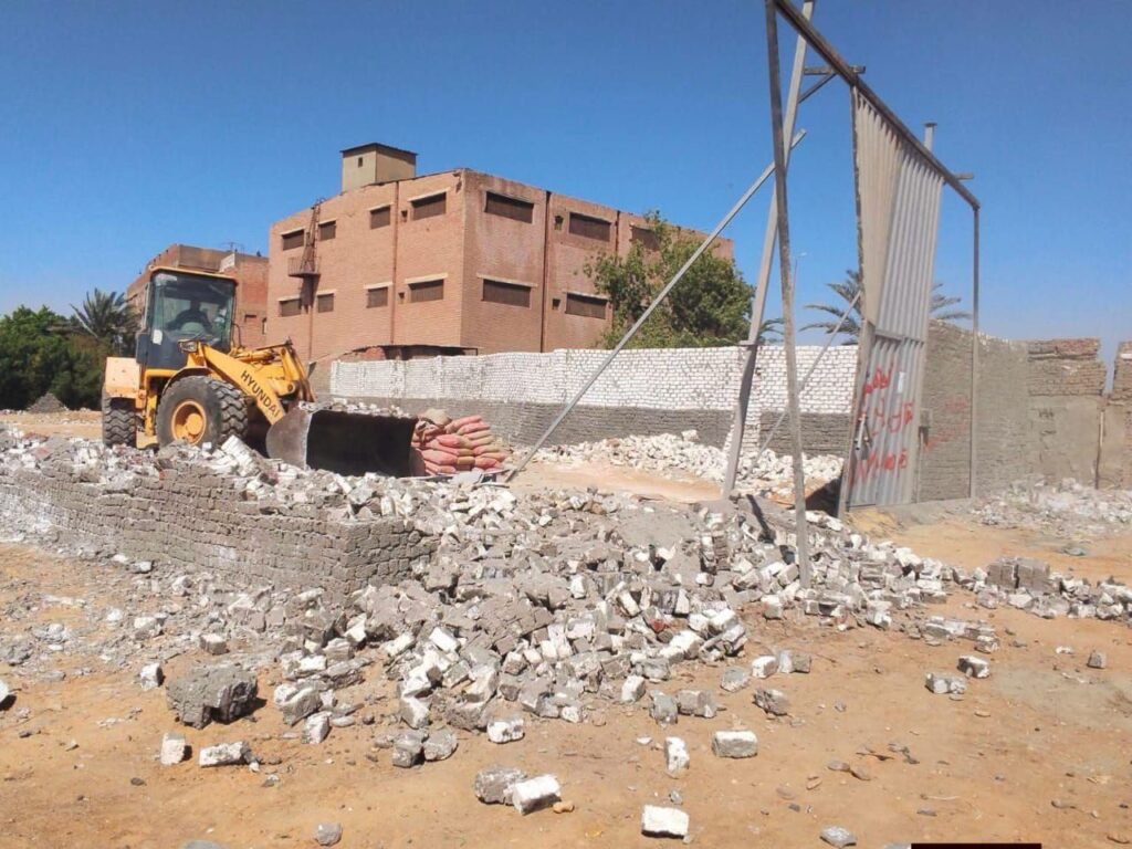 IMG-20261014-WA0095-1024x768 إشغالات أبو النمرس تزيل سورًا مخالفًا بطريق المريوطية على مساحة 1000 متر تمهيدًا لإقامة جمالون