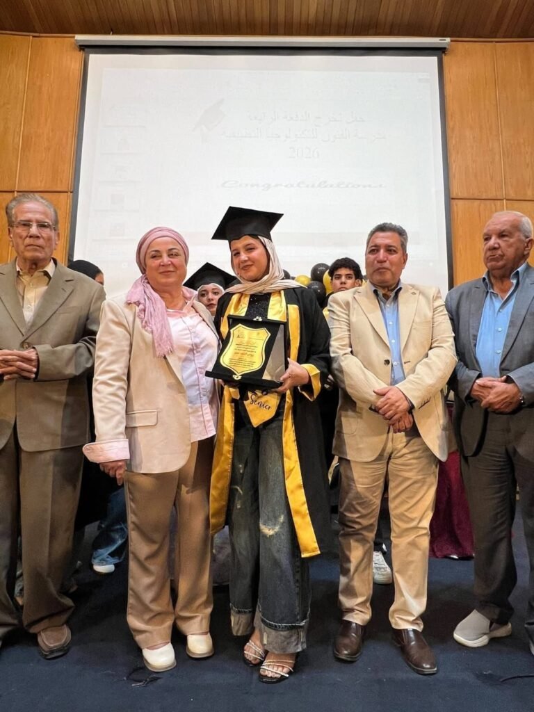 IMG-20261017-WA0014-768x1024 رئيس أكاديمية الفنون تشهد حفل خريجي مدرسة الفنون للتكنولوجيا التطبيقية