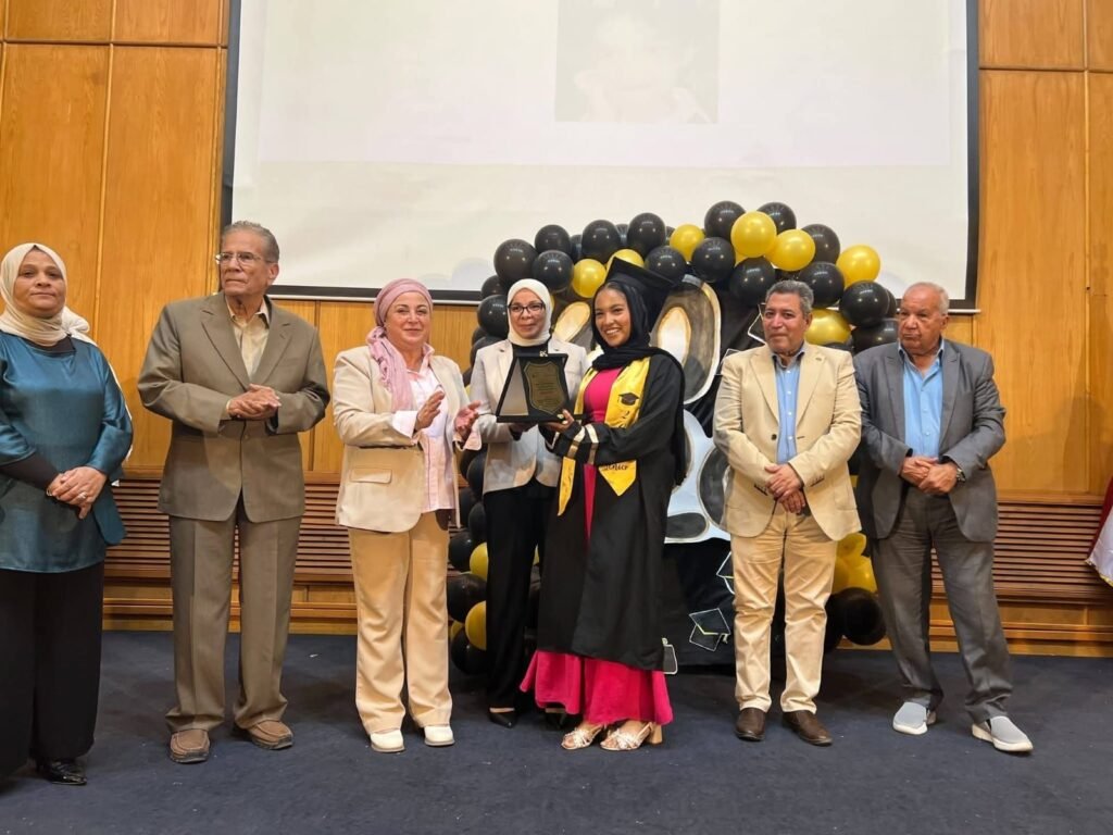 IMG-20261017-WA0016-1024x768 رئيس أكاديمية الفنون تشهد حفل خريجي مدرسة الفنون للتكنولوجيا التطبيقية