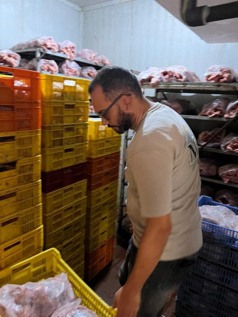 IMG-20261020-WA0036-768x1024 محافظة الجيزة تضبط 13 طنًا من اللحوم والمنتجات الحيوانية غير الصالحة للاستهلاك الآدمي ولحوم مذبوحة خارج المجازر الحكومية خلال أسبوعين