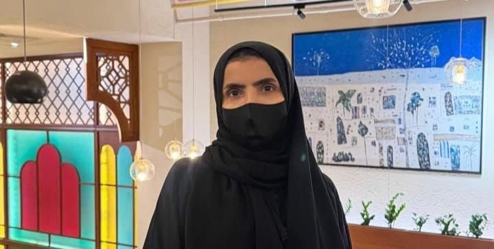 عزيزة هزاع محمد الشمراني “عزوزة”.. رحلة إبداع صنعتها بنفسها