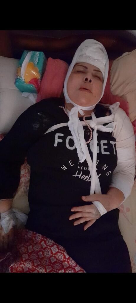 IMG-20261025-WA0112-461x1024 إصابة الفنانة والمطربة  منى فؤاد في حادث تصادم مروع على طريق العاشر من رمضان
