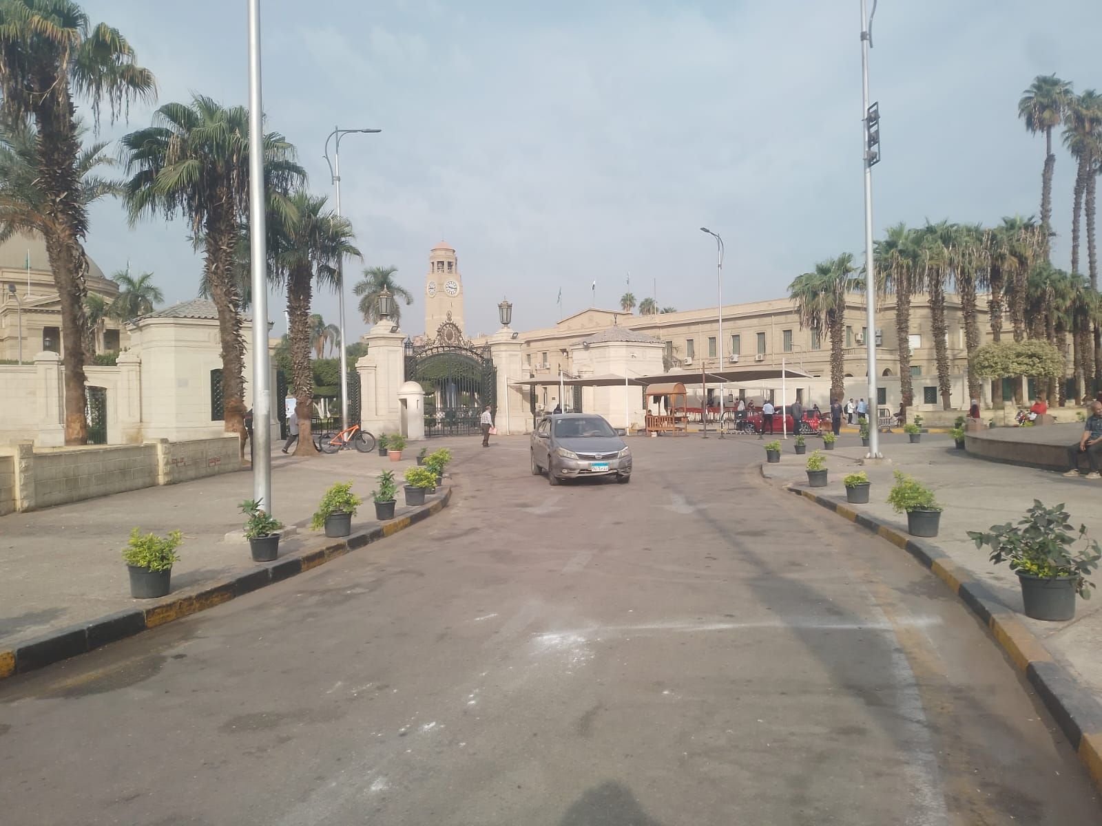 حملات مكثفة لرفع كفاءة النظافة بشارع الجامعة حي جنوب الجيزة