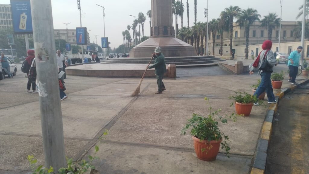 IMG-20261026-WA0040-1024x576 حملات مكثفة لرفع كفاءة النظافة بشارع الجامعة حي جنوب الجيزة