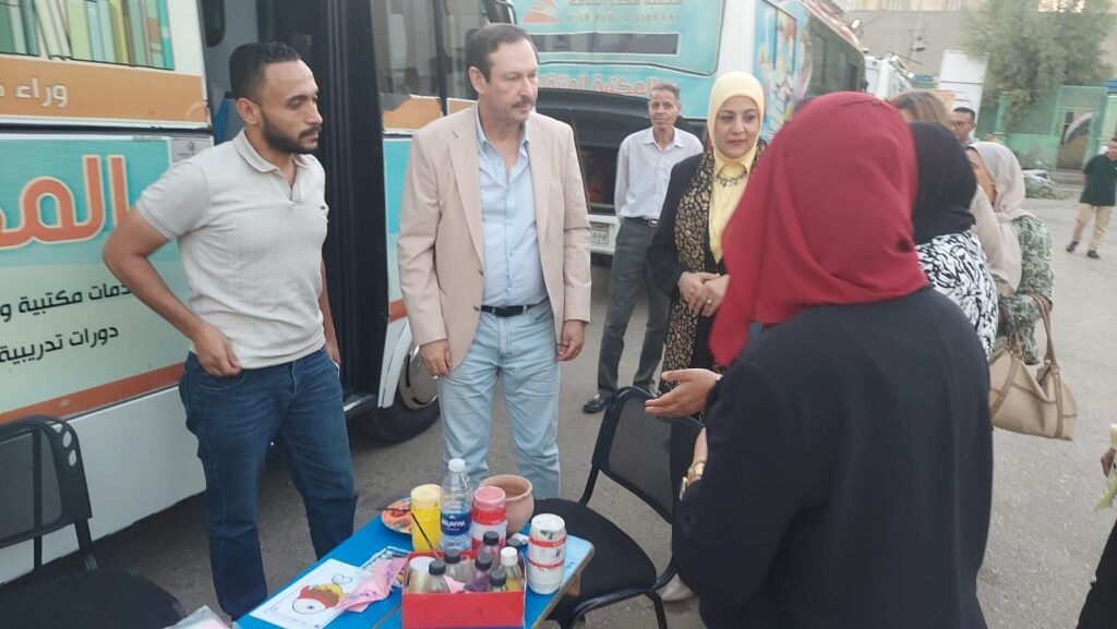 IMG-20261027-WA0007-1024x577 "أيمن الشيوي "في جولة ثقافية بين المكتبات المتنقلة ومعرض توثيق انتصارات أكتوبر بقاعة أدم حنين بالهناجر
